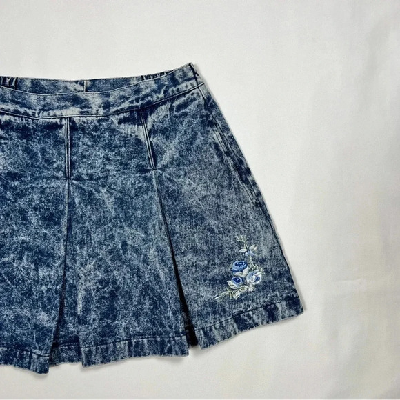 Vintage 90’s Pleated Denim Mini Skirt - Picture 2 of 9